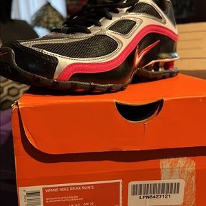 Nike shoe black and pink